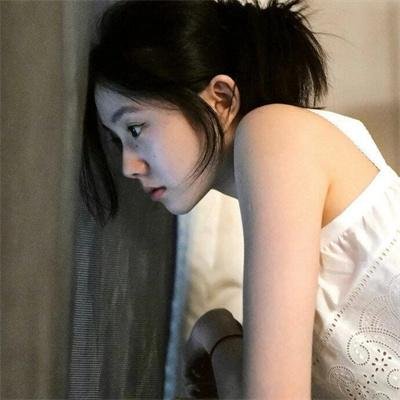 雾中湖海报